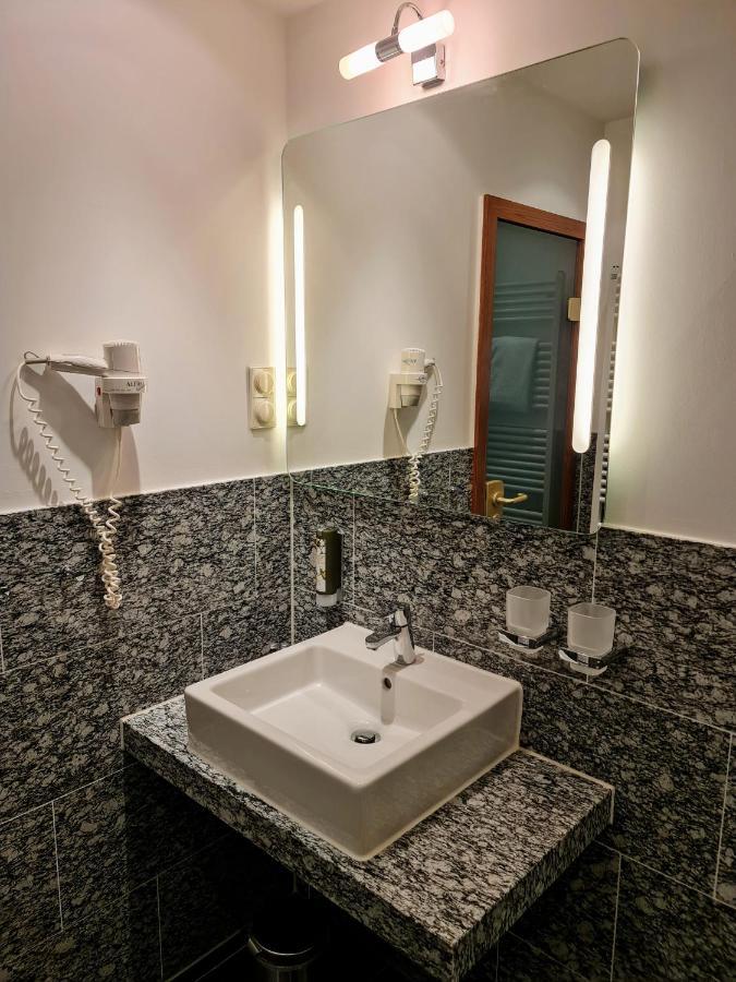 Hotel Restaurant Felix Bensheim Ngoại thất bức ảnh